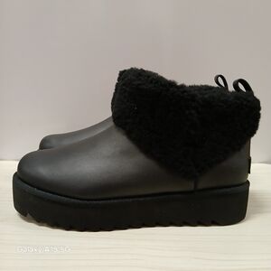 Women’s Ugg mini platform boots brand new size 11